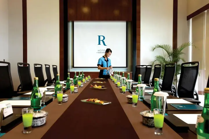 Депок: R Hotel Rancamaya