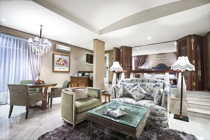 Депок: R Hotel Rancamaya