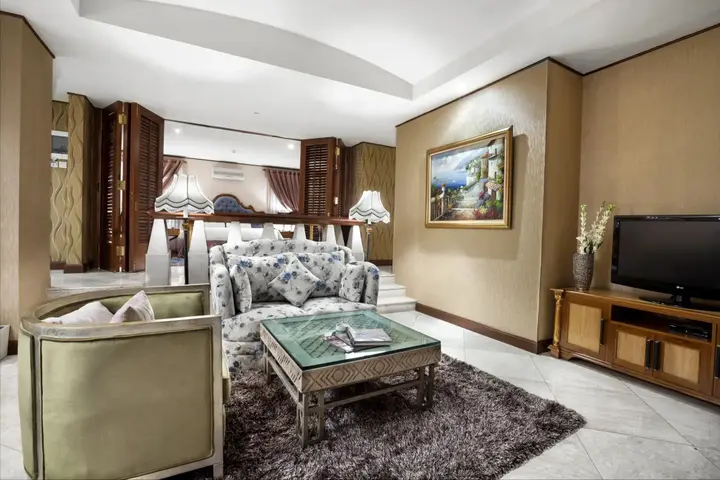 Депок: R Hotel Rancamaya