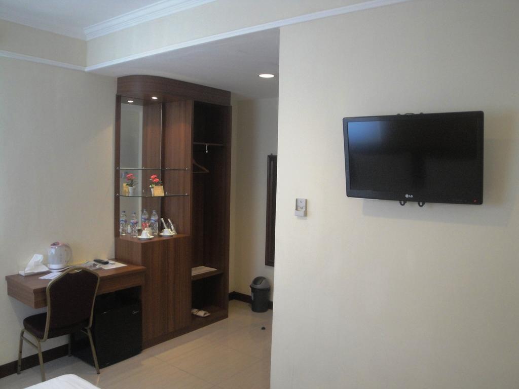 Горонтало: Imperial Hotel