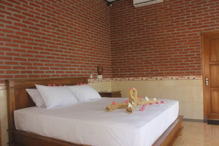 Негара: The Sari Bungalows