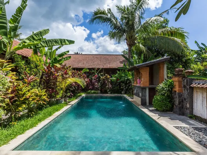 Негара: The Sari Bungalows