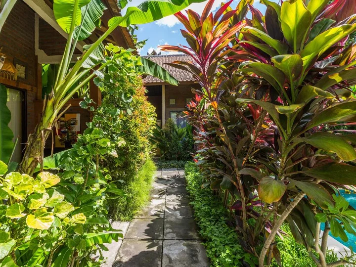 Негара: The Sari Bungalows