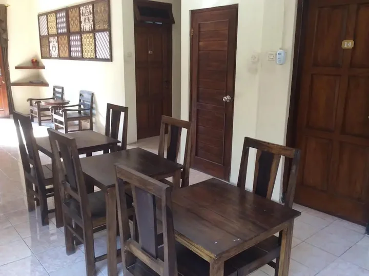 Депок: Larasati Guest House
