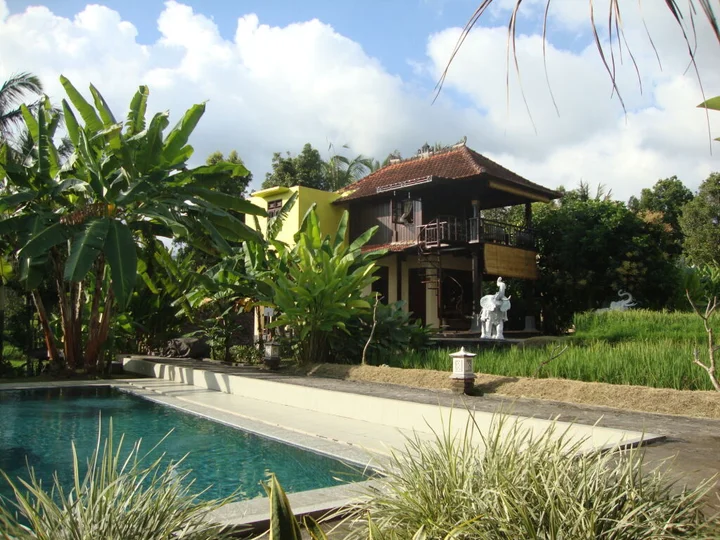 Баньюатис: Atres Villa