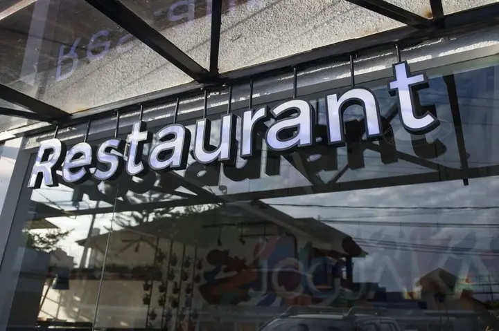 Депок: Lokal Hotel & Restaurant