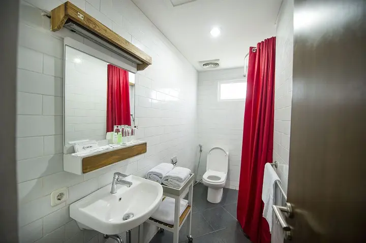 Депок: Lokal Hotel & Restaurant