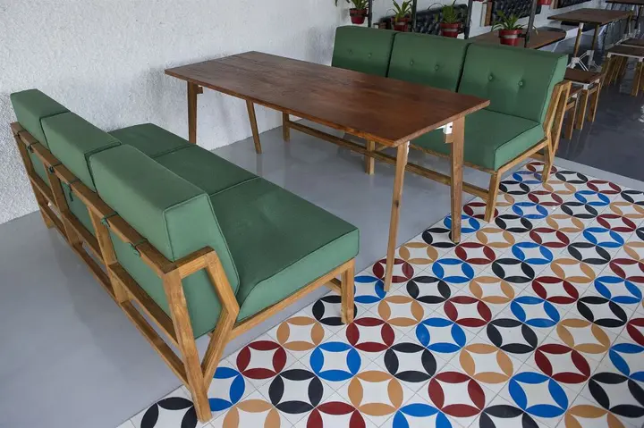 Депок: Lokal Hotel & Restaurant