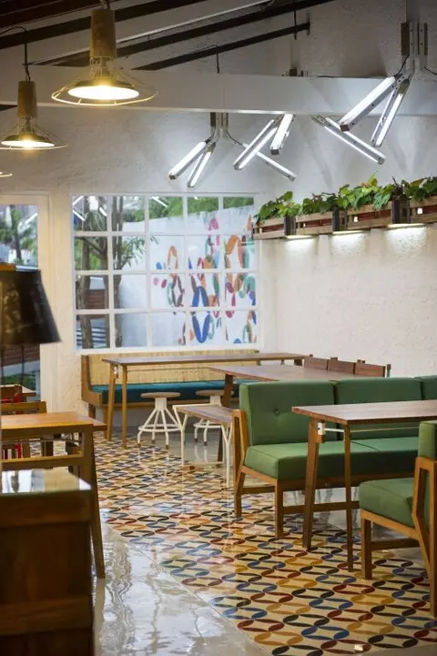 Депок: Lokal Hotel & Restaurant
