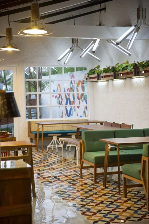 Депок: Lokal Hotel & Restaurant