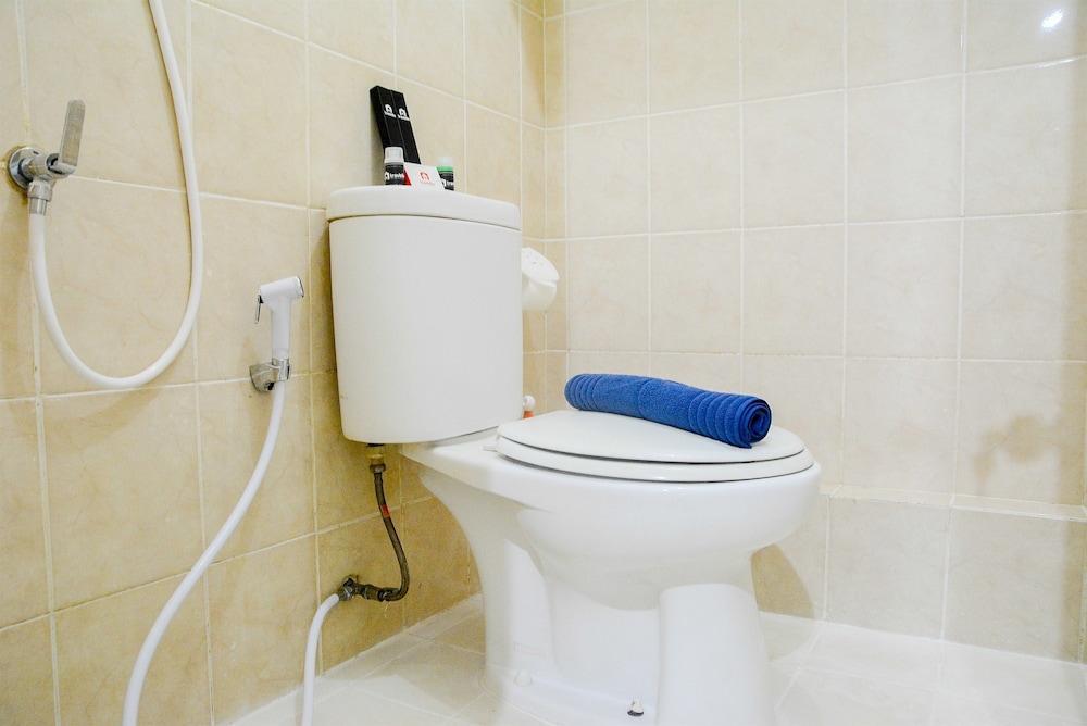 Джакарта: Comfy 2BR Apartment at Green Bay Pluit near Baywalk Mall By Travelio