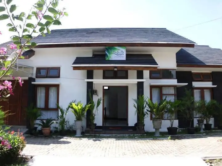 Депок: Villa Tropis