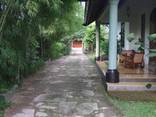 Батуретно: Rumah Sawah