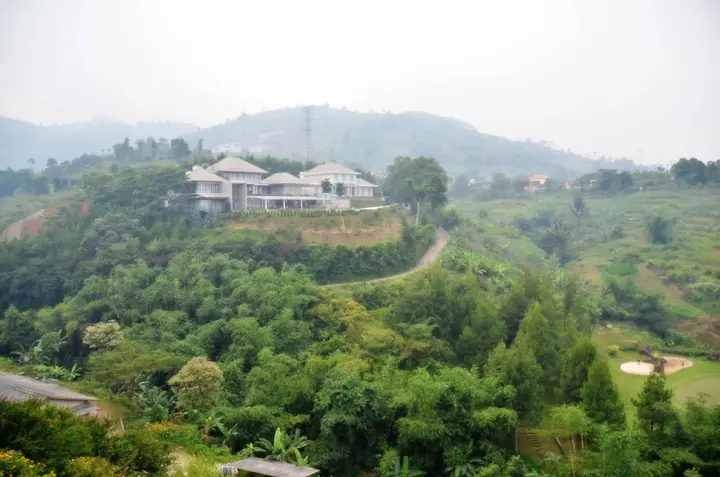 Бандунг: Green Forest Plantation View 6BR with Infinity Pool