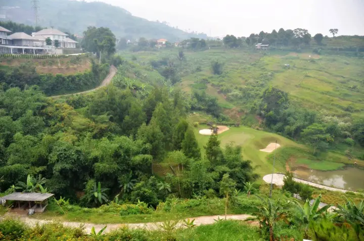 Бандунг: Green Forest Plantation View 6BR with Infinity Pool