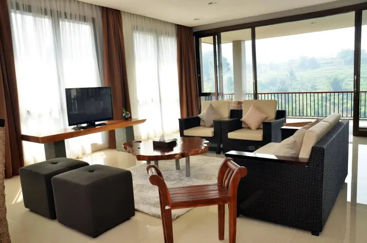 Бандунг: Green Forest Plantation View 6BR with Infinity Pool