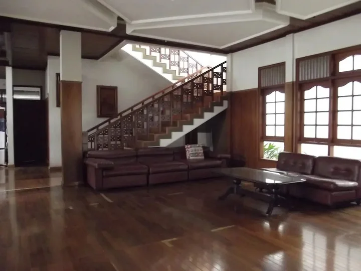 Депок: Rumah Utama