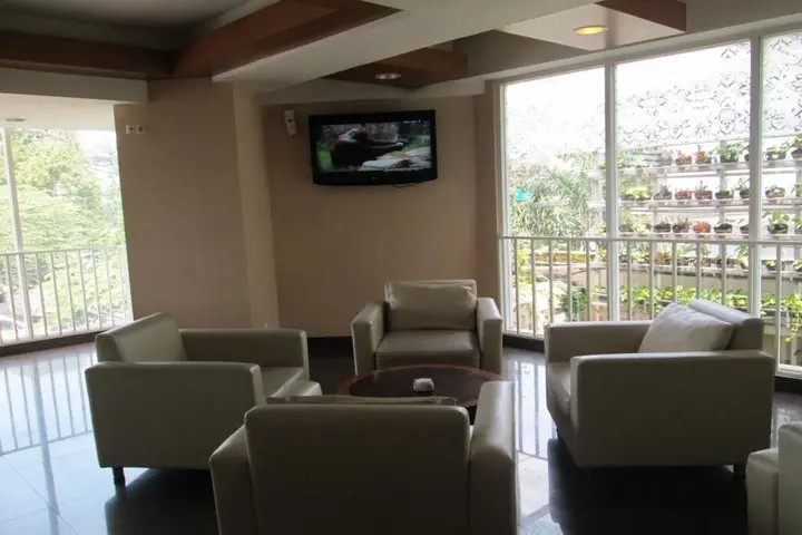 Бандунг: Anggrek Shopping Hotel