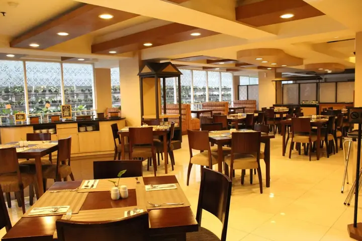 Бандунг: Anggrek Shopping Hotel