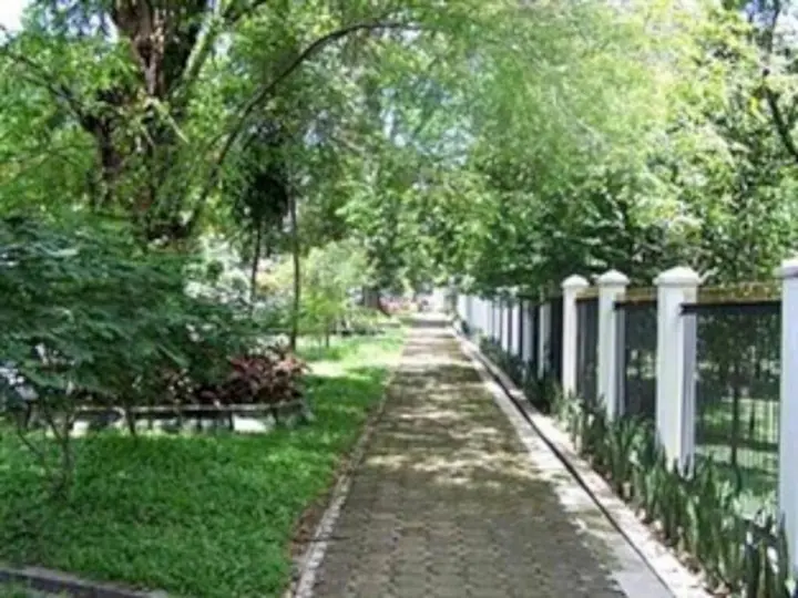 Бандунг: Anggrek Shopping Hotel