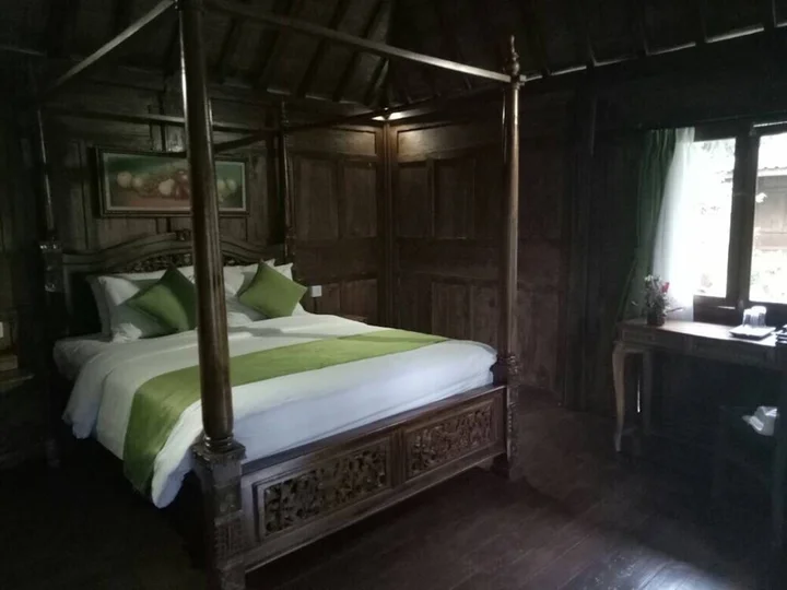 Батурити: The Aura Shanti Retreat