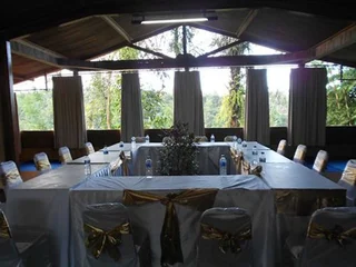 Батурити: The Aura Shanti Retreat