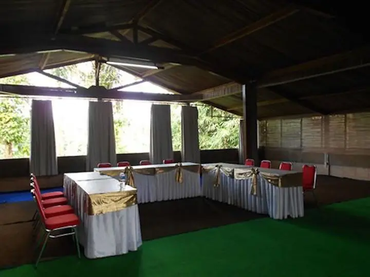 Батурити: The Aura Shanti Retreat