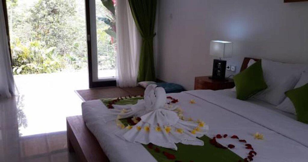 Батурити: The Aura Shanti Retreat