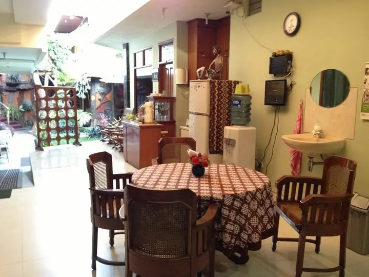 Маланг: Ennys Guest House