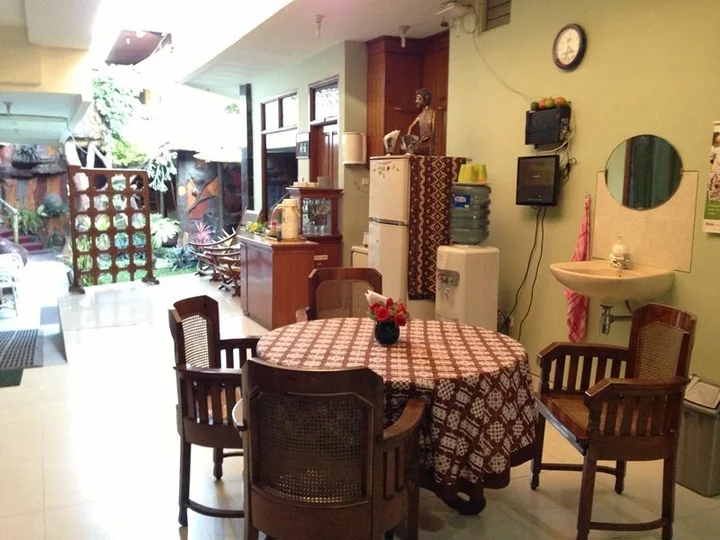Маланг: Ennys Guest House