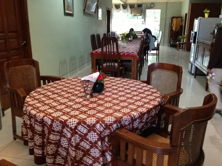 Маланг: Ennys Guest House