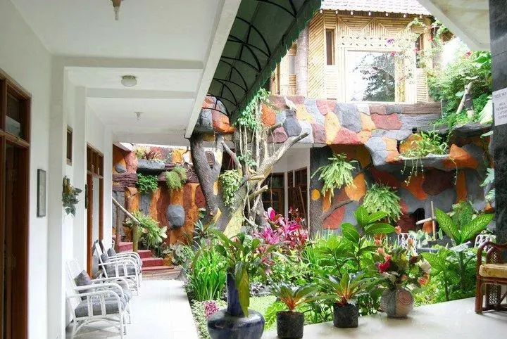 Маланг: Ennys Guest House