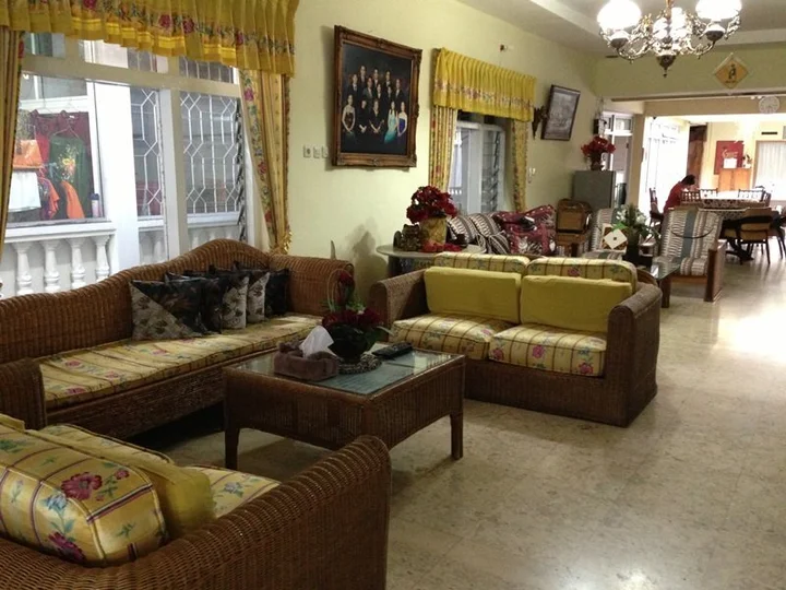 Маланг: Ennys Guest House