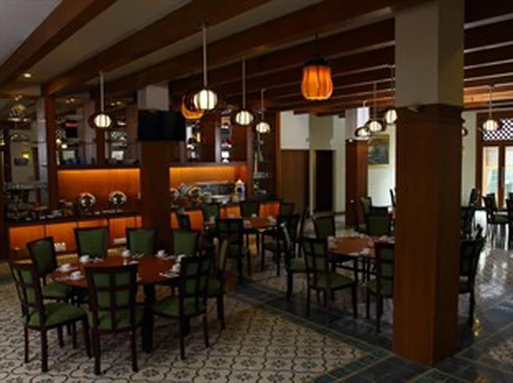 Суракарта: Aziza Solo