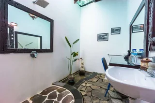 Гили Траванган: Ambary House