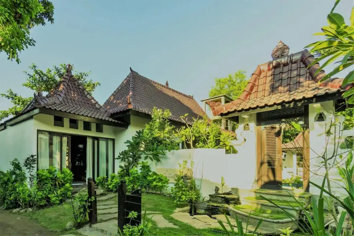 Гили Траванган: Ambary House