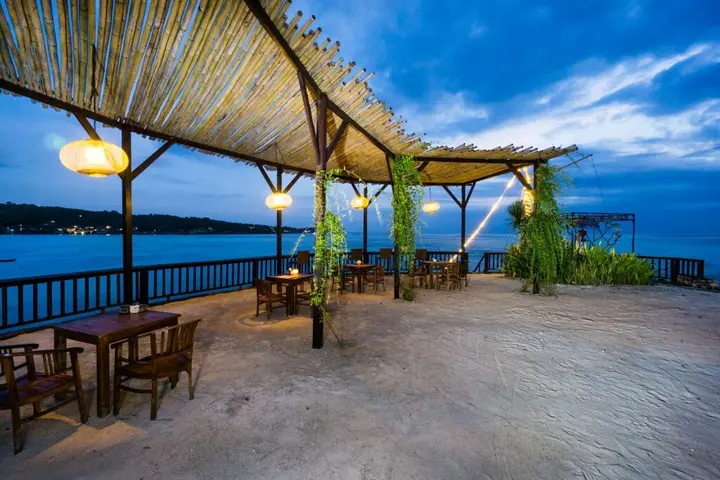 Лембонган-Айленд: Laguna Reef Huts