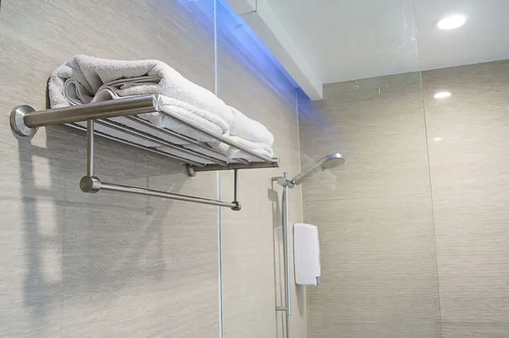 Сурабая: The Life Hotels