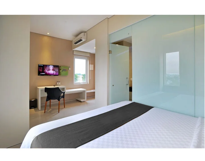 Сурабая: The Life Hotels