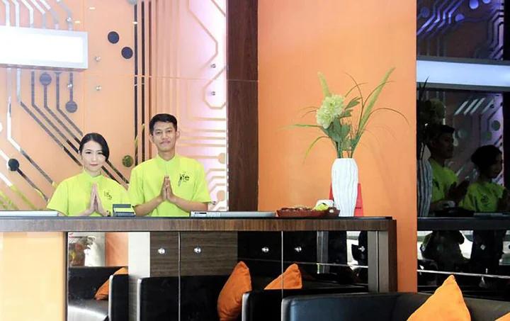 Сурабая: The Life Hotels