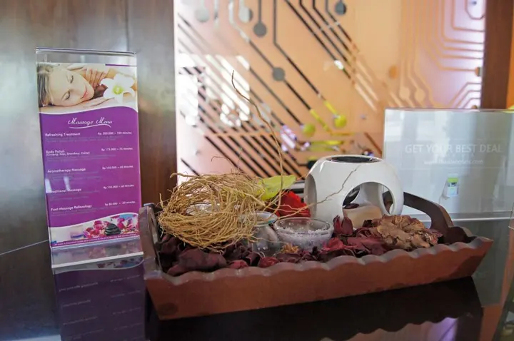 Сурабая: The Life Hotels