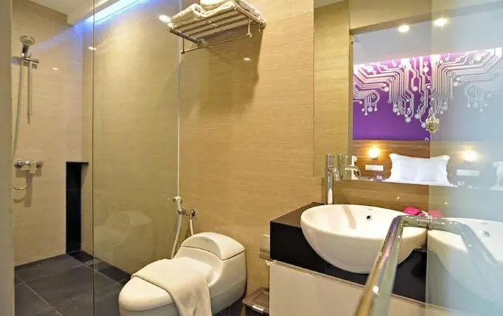 Сурабая: The Life Hotels