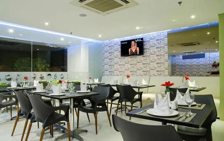 Сурабая: The Life Hotels