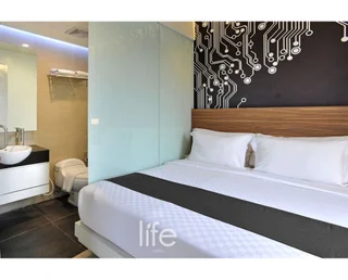Сурабая: The Life Hotels