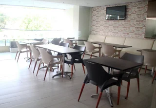 Сурабая: The Life Hotels