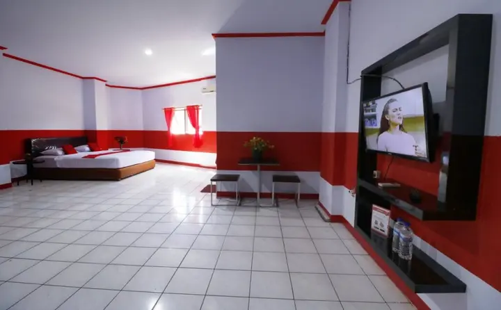 Вори: Hotel Permata Ria