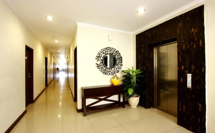 Джокьякарта: Laxston Hotel by Front One
