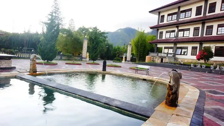 Кинтамани: Puri Bening Lake Front Hotel