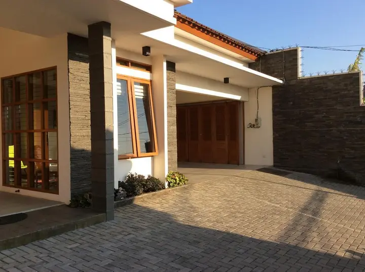 Паромпонг: Casa de Lillian