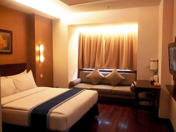 Суракарта: Grand Orchid Hotel